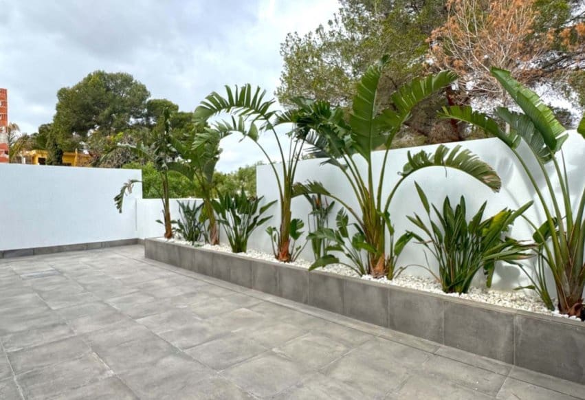 4 bedroom Villa for sale in Torrevieja with pool - € 495,000 (Ref: 9293645)