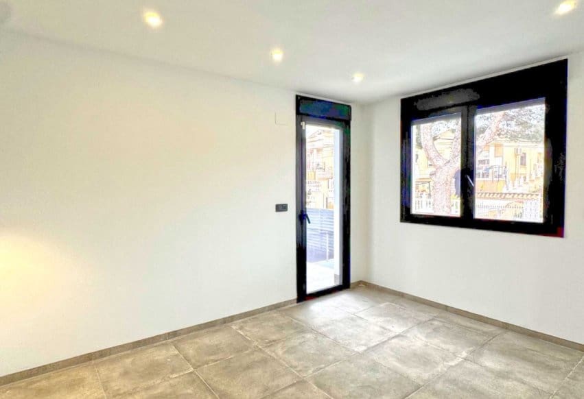 4 bedroom Villa for sale in Torrevieja with pool - € 495,000 (Ref: 9293645)