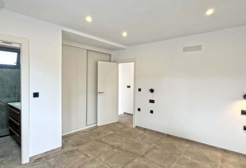 4 bedroom Villa for sale in Torrevieja with pool - € 495,000 (Ref: 9293645)