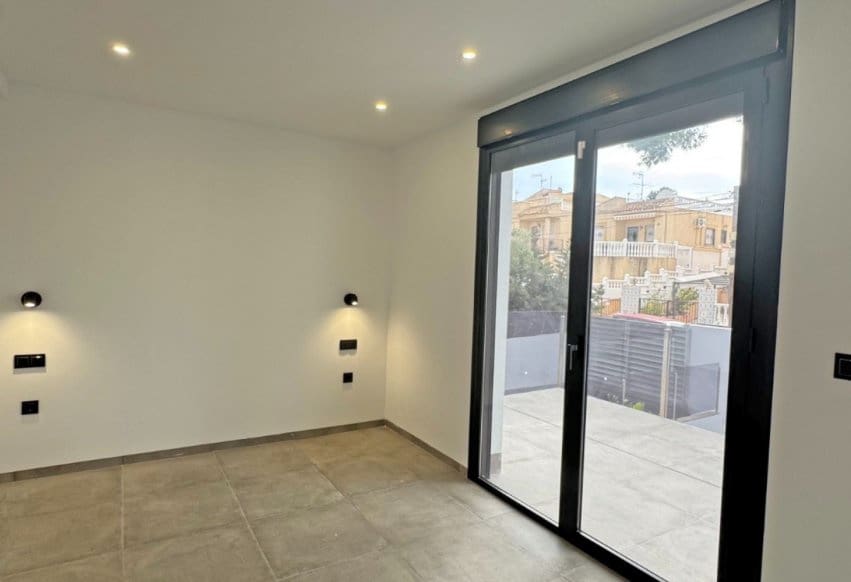 4 bedroom Villa for sale in Torrevieja with pool - € 495,000 (Ref: 9293645)