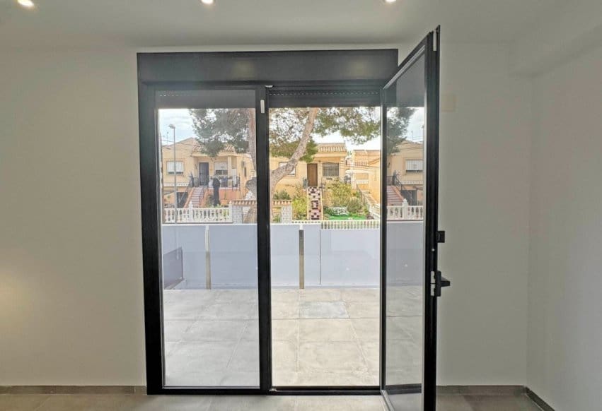 4 bedroom Villa for sale in Torrevieja with pool - € 495,000 (Ref: 9293645)