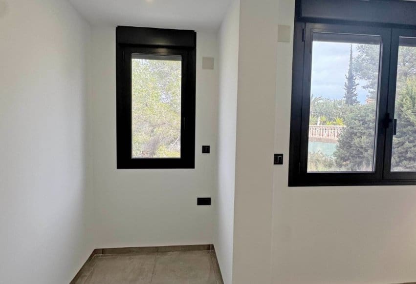 4 bedroom Villa for sale in Torrevieja with pool - € 495,000 (Ref: 9293645)