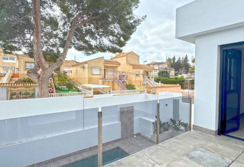 4 bedroom Villa for sale in Torrevieja with pool - € 495,000 (Ref: 9293645)