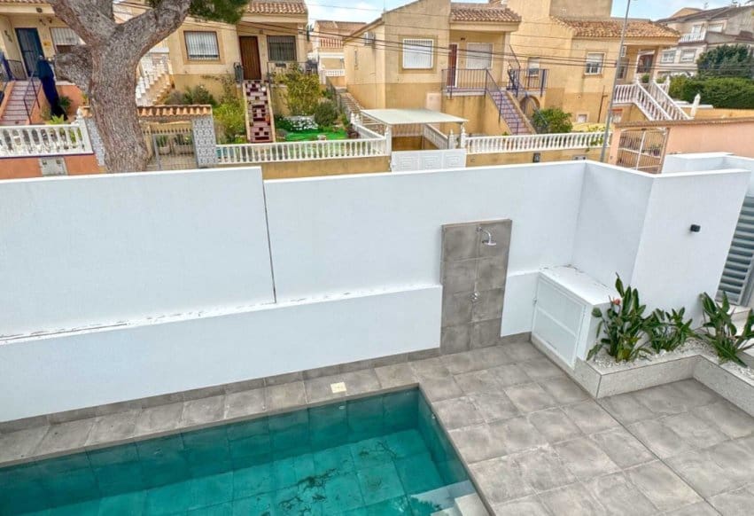 4 bedroom Villa for sale in Torrevieja with pool - € 495,000 (Ref: 9293645)