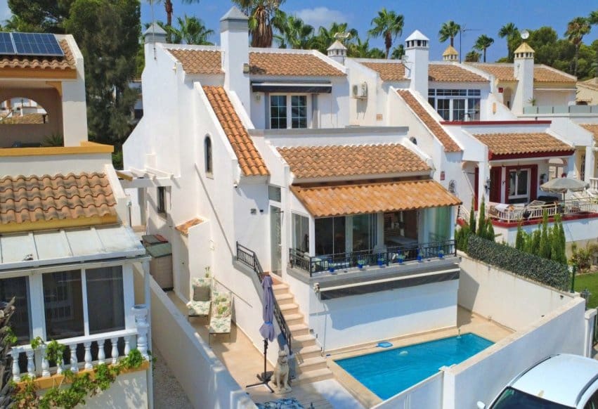 2 Zimmer Villa zu verkaufen in Villamartin mit Pool - 449.900 € (Ref: 9293649)