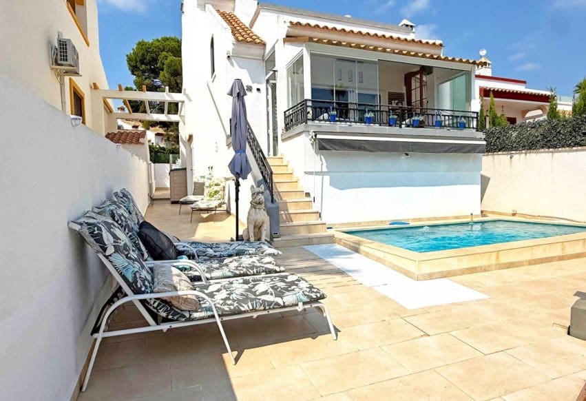 2 Zimmer Villa zu verkaufen in Villamartin mit Pool - 449.900 € (Ref: 9293649)