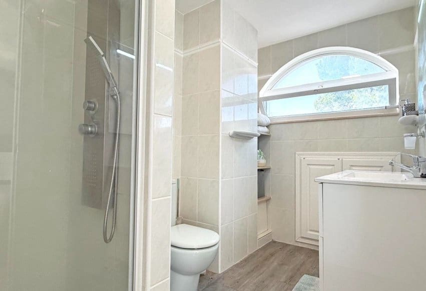 2 Zimmer Villa zu verkaufen in Villamartin mit Pool - 449.900 € (Ref: 9293649)