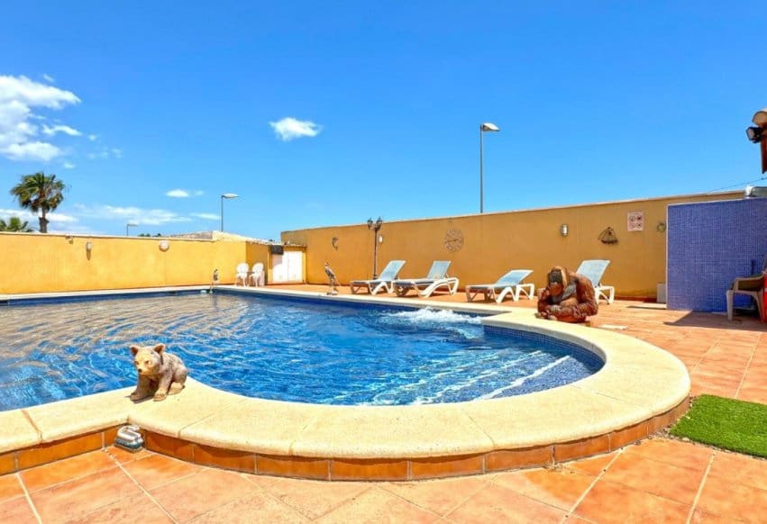 6 bedroom Villa for sale in Torrevieja with pool - € 610,000 (Ref: 9293652)