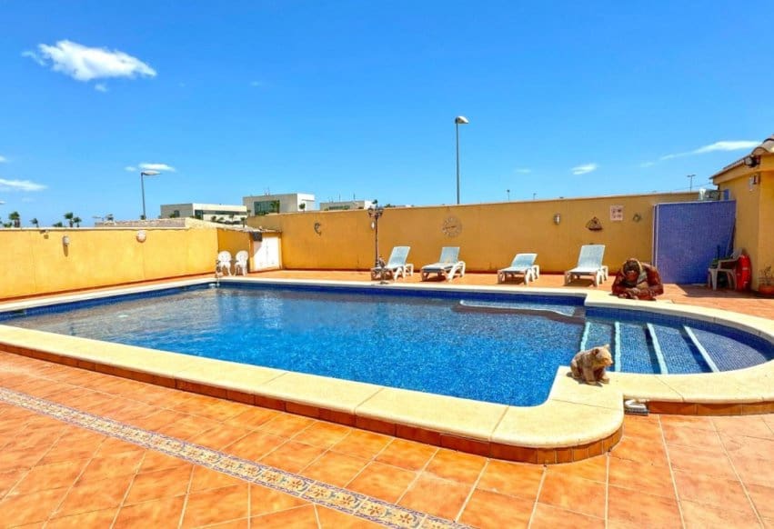 6 bedroom Villa for sale in Torrevieja with pool - € 610,000 (Ref: 9293652)