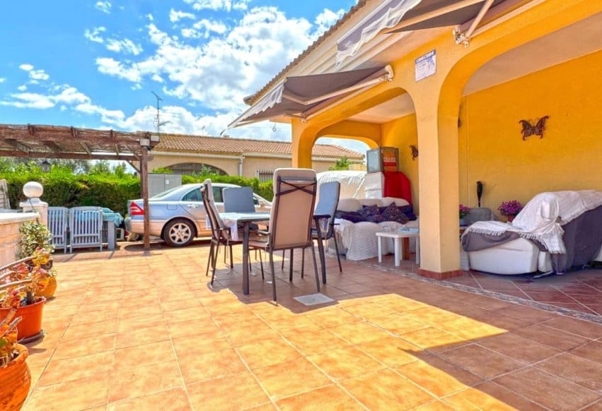 6 bedroom Villa for sale in Torrevieja with pool - € 610,000 (Ref: 9293652)