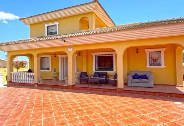 6 slaapkamer Villa te koop in Los Balcones - Los Altos, Torrevieja met zwembad - € 610.000 (Ref: 9293652)