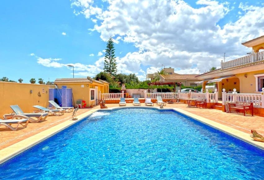 6 bedroom Villa for sale in Torrevieja with pool - € 610,000 (Ref: 9293652)