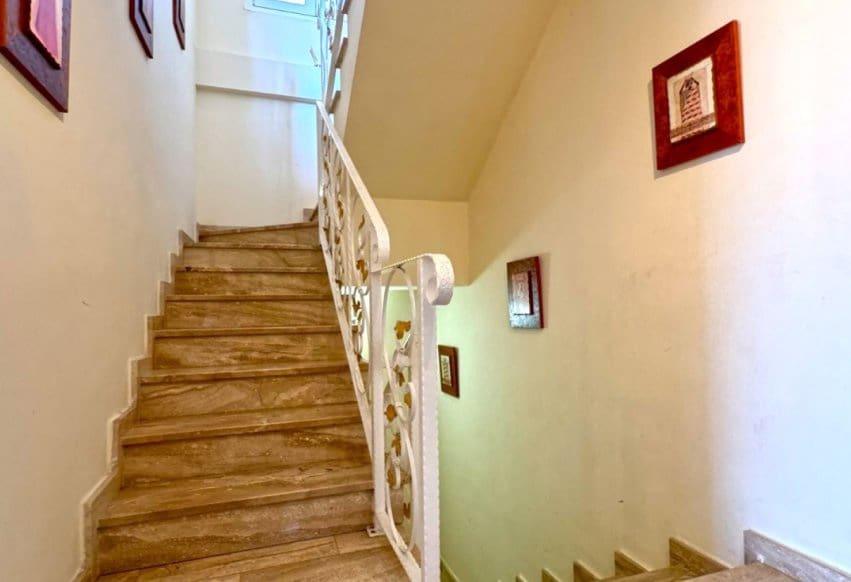 6 bedroom Villa for sale in Torrevieja with pool - € 610,000 (Ref: 9293652)