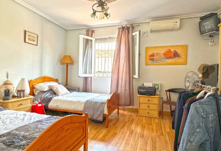 6 bedroom Villa for sale in Torrevieja with pool - € 610,000 (Ref: 9293652)