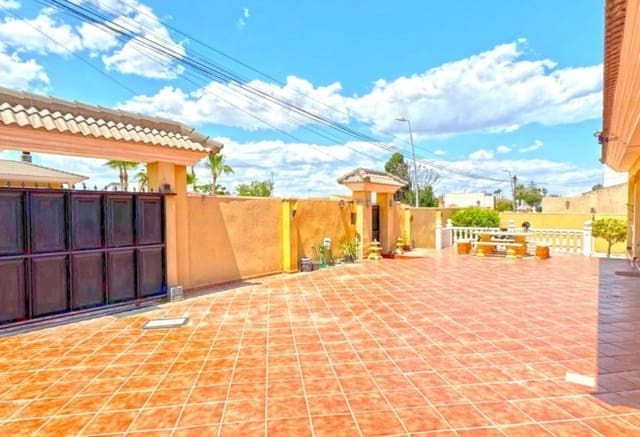 6 slaapkamer Villa te koop in Los Balcones - Los Altos, Torrevieja met zwembad - € 610.000 (Ref: 9293652)