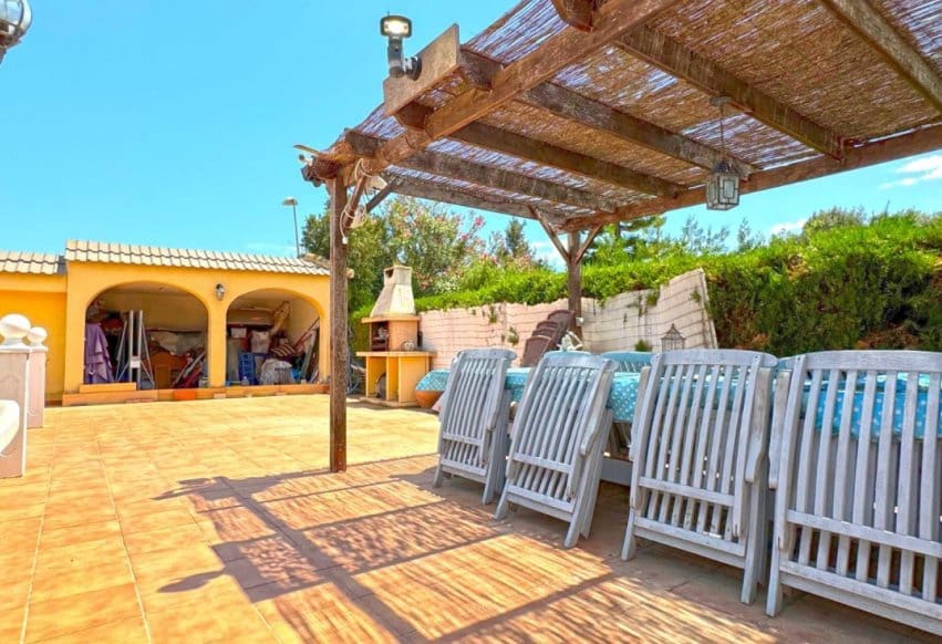 6 bedroom Villa for sale in Torrevieja with pool - € 610,000 (Ref: 9293652)