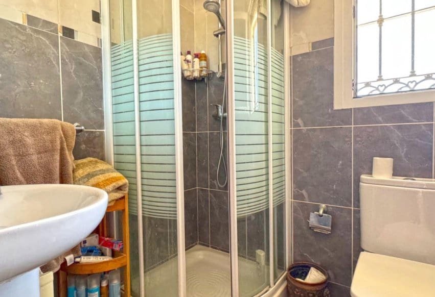 6 bedroom Villa for sale in Torrevieja with pool - € 610,000 (Ref: 9293652)