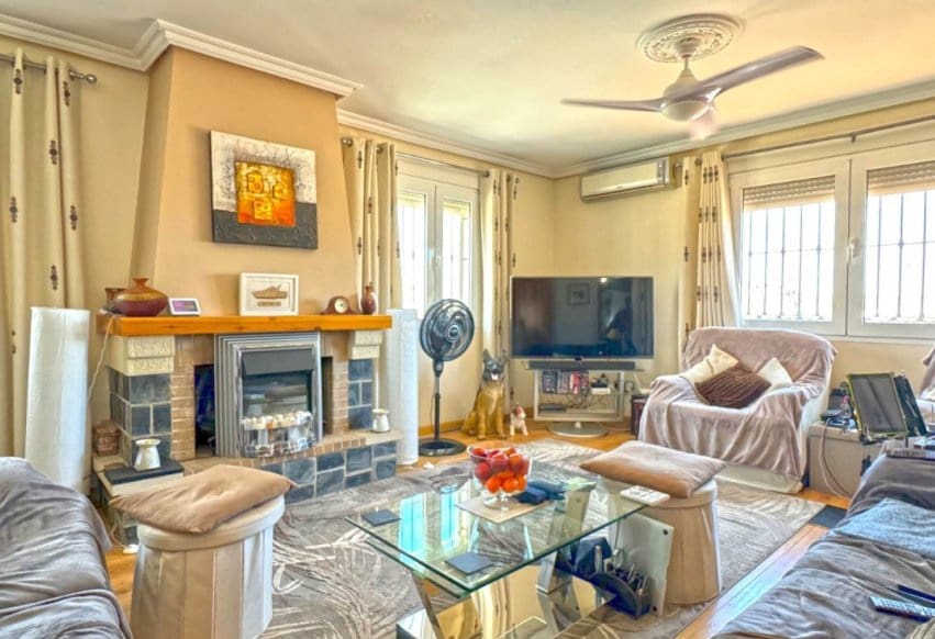 6 bedroom Villa for sale in Torrevieja with pool - € 610,000 (Ref: 9293652)