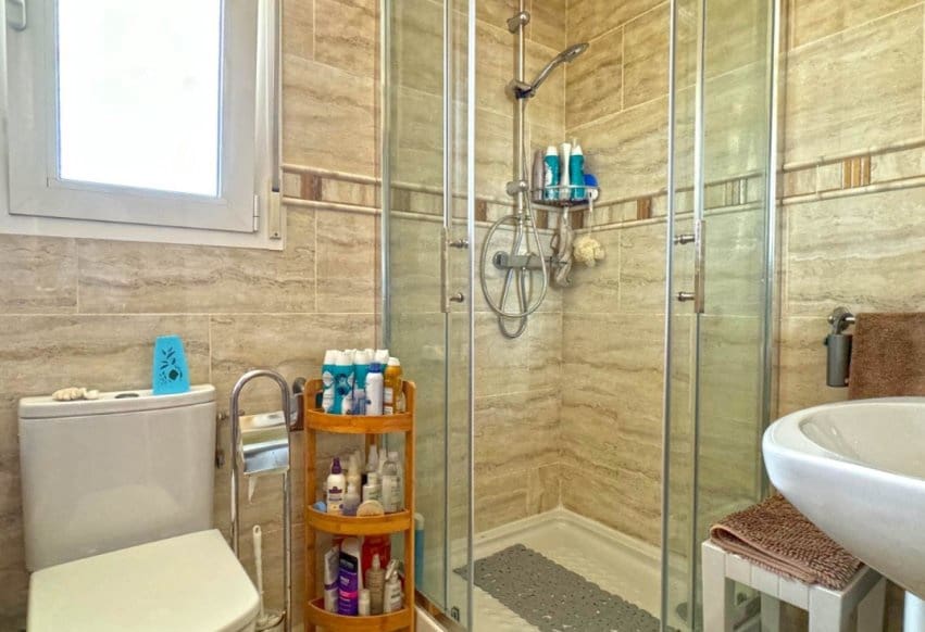 6 bedroom Villa for sale in Torrevieja with pool - € 610,000 (Ref: 9293652)