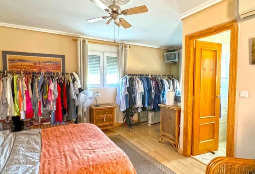 6 bedroom Villa for sale in Torrevieja with pool - € 610,000 (Ref: 9293652)