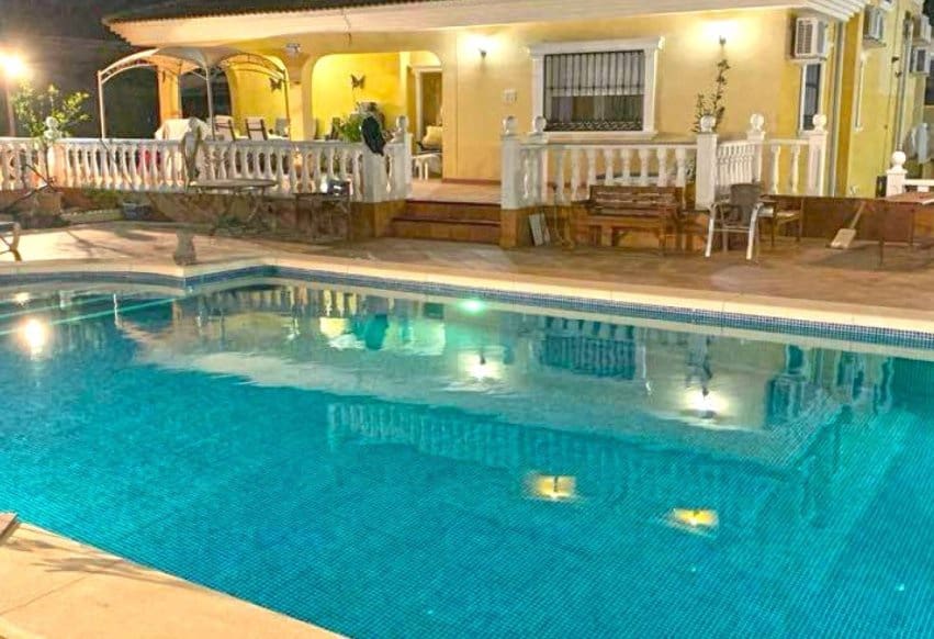 6 bedroom Villa for sale in Torrevieja with pool - € 610,000 (Ref: 9293652)