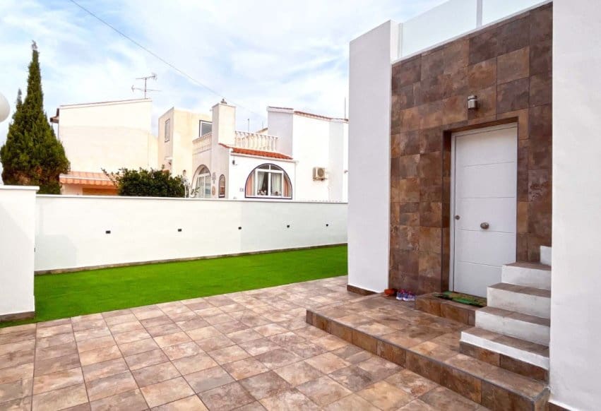 2 makuuhuone Bungalow myytävänä paikassa Playa Flamenca - 219 000 € (Ref: 9293655)