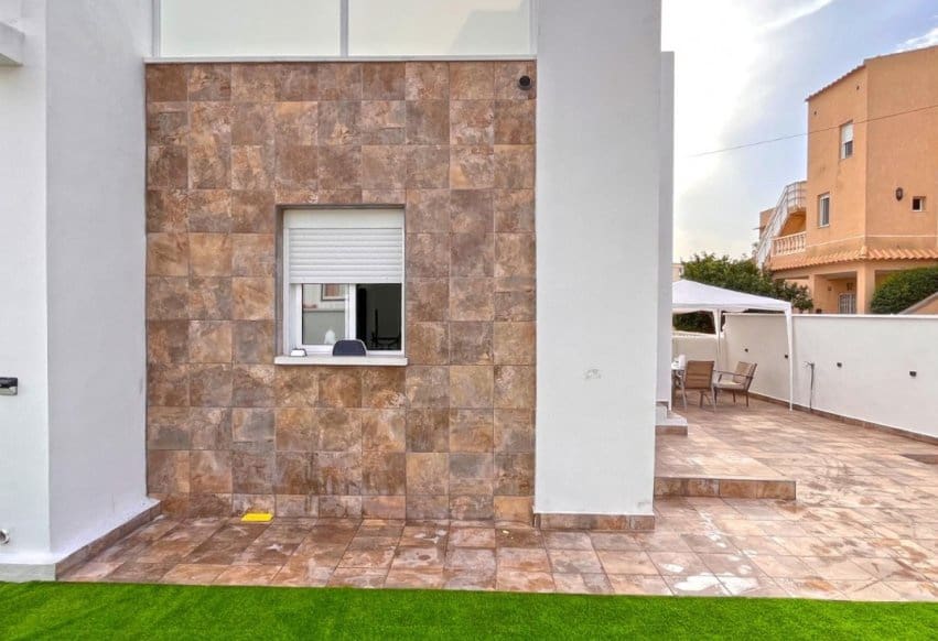 2 makuuhuone Bungalow myytävänä paikassa Playa Flamenca - 219 000 € (Ref: 9293655)