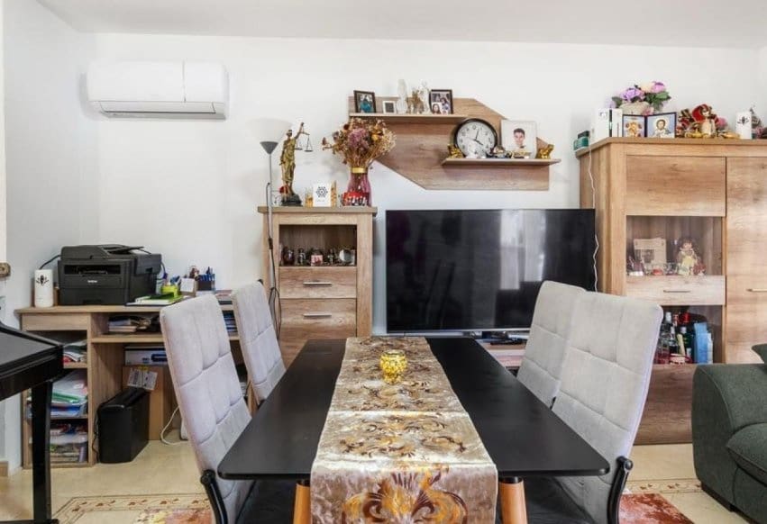 3 Zimmer Villa zu verkaufen in Villamartin mit Pool - 345.000 € (Ref: 9293658)