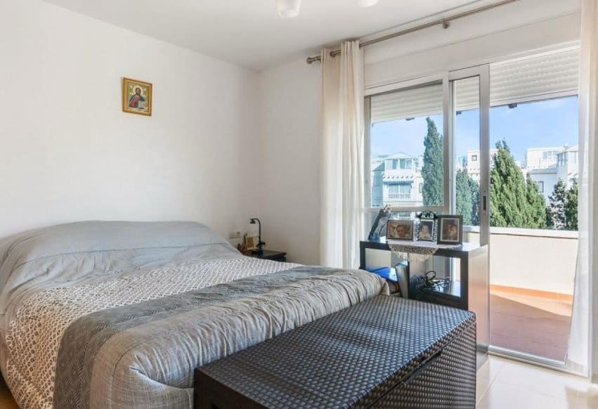 3 Zimmer Villa zu verkaufen in Villamartin mit Pool - 345.000 € (Ref: 9293658)