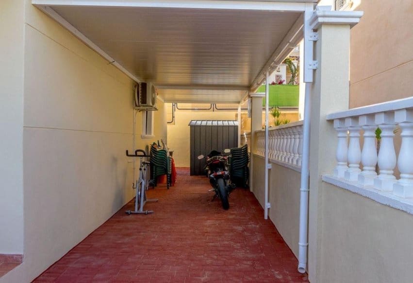 3 Zimmer Villa zu verkaufen in Villamartin mit Pool - 345.000 € (Ref: 9293658)