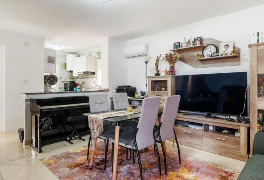 3 Zimmer Villa zu verkaufen in Villamartin mit Pool - 345.000 € (Ref: 9293658)