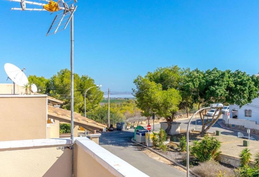 3 Zimmer Villa zu verkaufen in Villamartin mit Pool - 345.000 € (Ref: 9293658)