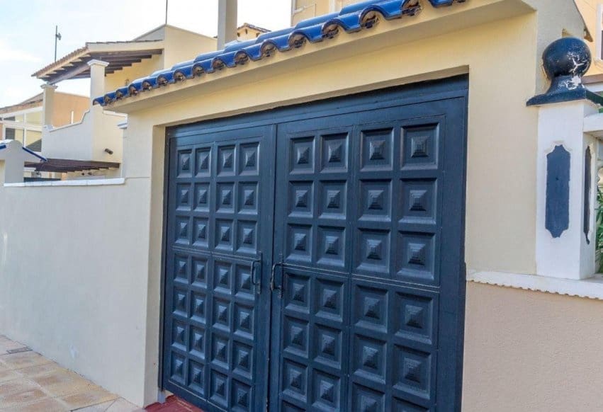 3 Zimmer Villa zu verkaufen in Villamartin mit Pool - 345.000 € (Ref: 9293658)