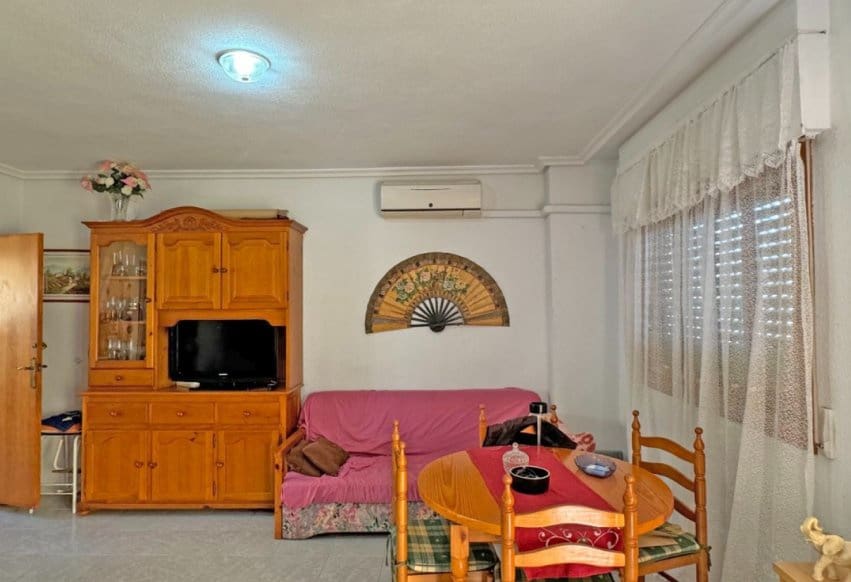 2 slaapkamer Appartement te koop in Torrevieja met zwembad - € 119.000 (Ref: 9293662)