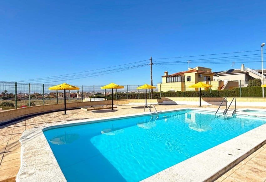 2 slaapkamer Bungalow te koop in La Mata met zwembad - € 199.900 (Ref: 9293663)