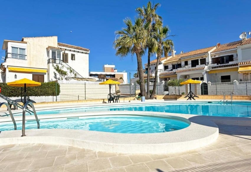 2 slaapkamer Bungalow te koop in La Mata met zwembad - € 199.900 (Ref: 9293663)