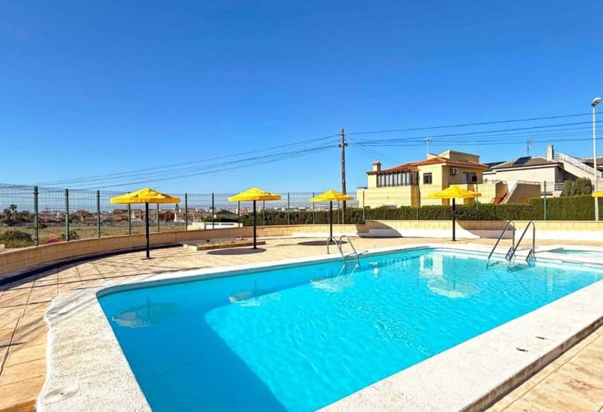 2 bedroom Bungalow for sale in La Mata with pool - € 185,000 (Ref: 9293663)