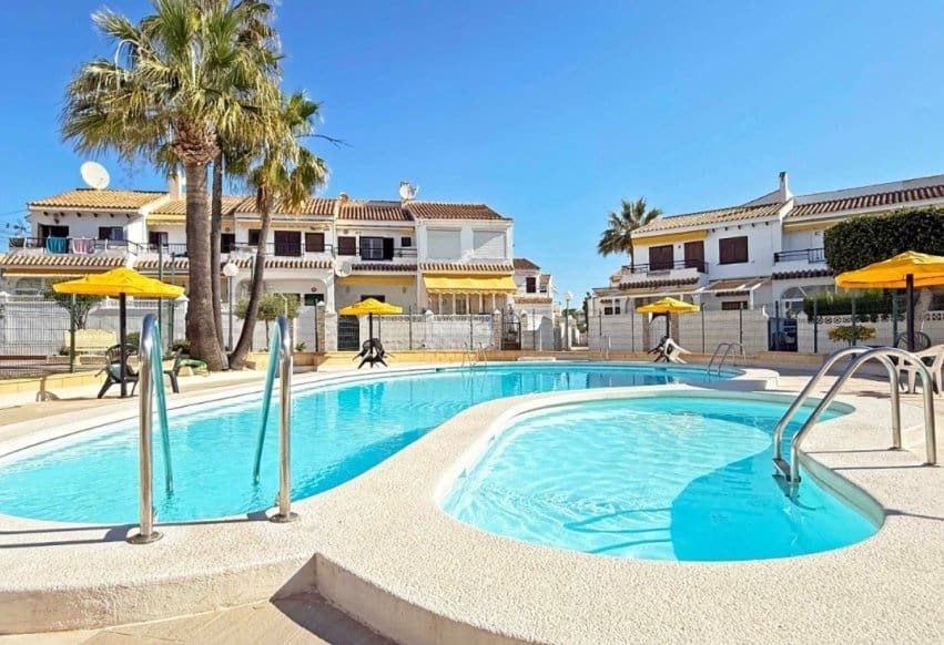 2 bedroom Bungalow for sale in La Mata with pool - € 185,000 (Ref: 9293663)
