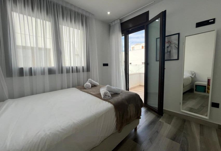 3 bedroom Villa for sale in Torrevieja with pool - € 479,000 (Ref: 9293670)