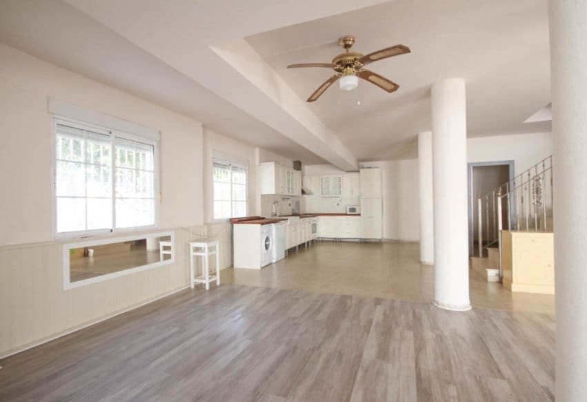 5 sypialnia Willa na sprzedaż w La Zenia z basenem - 600 000 € (Ref: 9293674)