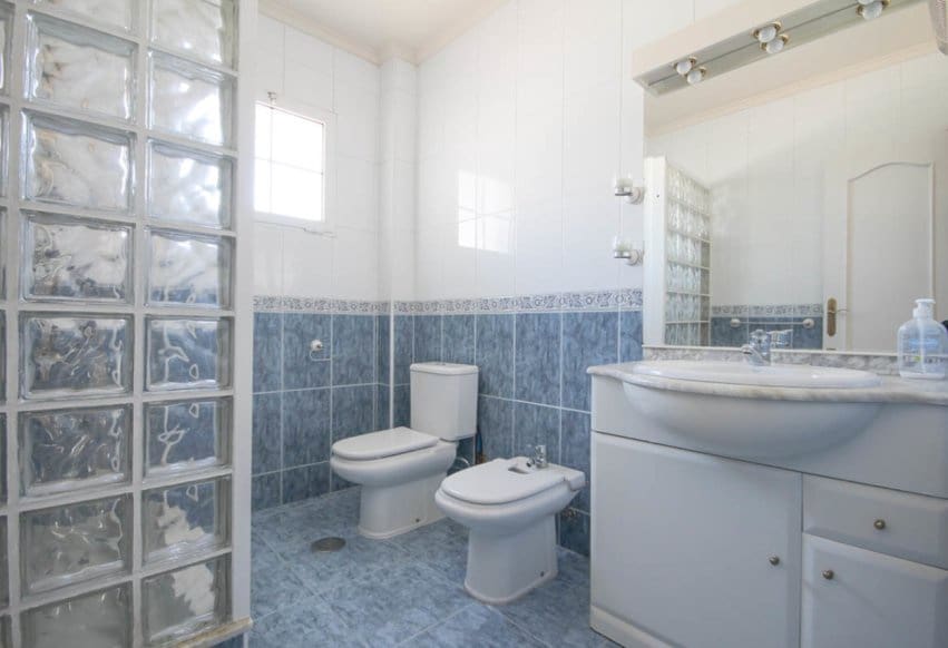 5 sypialnia Willa na sprzedaż w La Zenia z basenem - 600 000 € (Ref: 9293674)