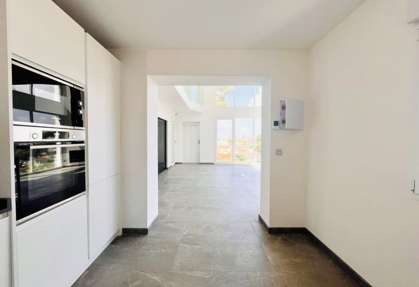 6 quarto Moradia para venda em Torrevieja com piscina - 1 050 000 € (Ref: 9293677)