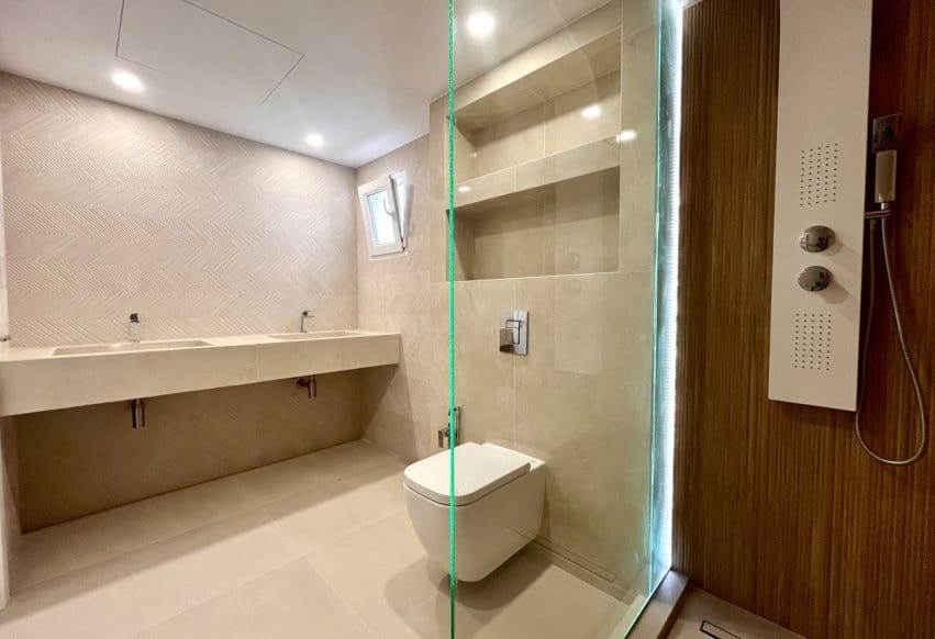 6 quarto Moradia para venda em Torrevieja com piscina - 1 050 000 € (Ref: 9293677)