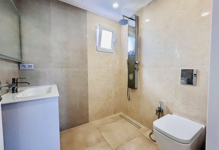 6 quarto Moradia para venda em Torrevieja com piscina - 1 050 000 € (Ref: 9293677)