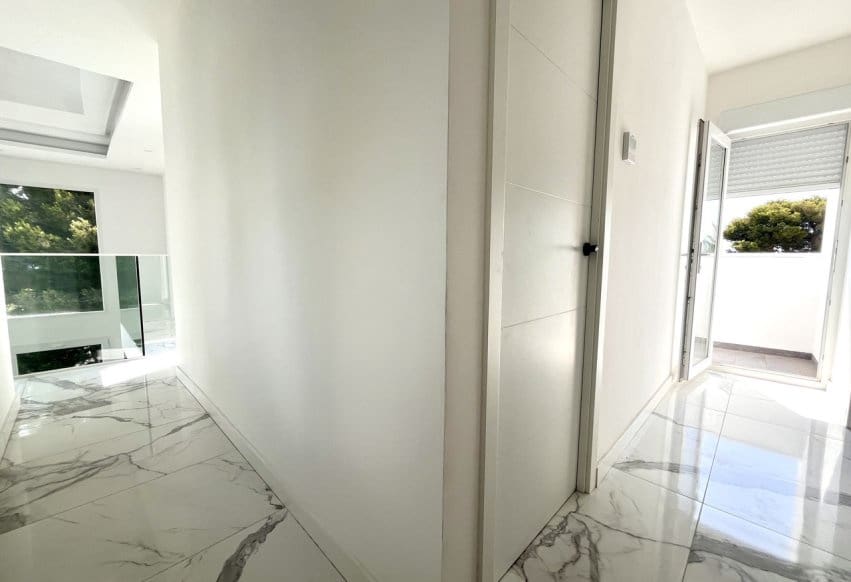 6 quarto Moradia para venda em Torrevieja com piscina - 1 050 000 € (Ref: 9293677)