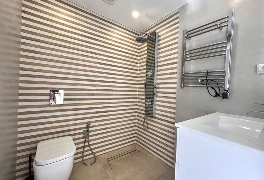 6 quarto Moradia para venda em Torrevieja com piscina - 1 050 000 € (Ref: 9293677)