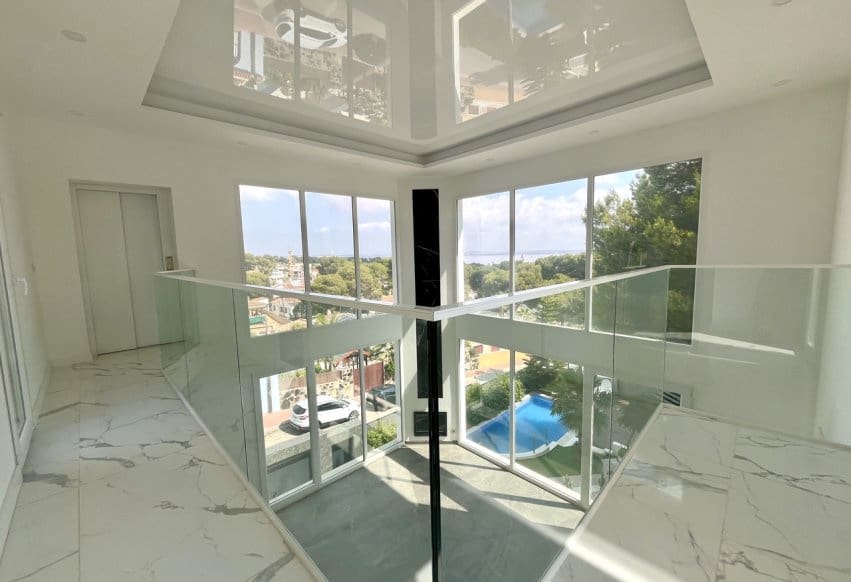 6 quarto Moradia para venda em Torrevieja com piscina - 1 050 000 € (Ref: 9293677)