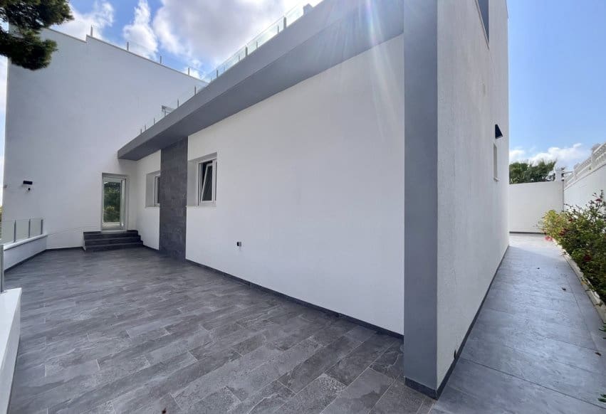 6 quarto Moradia para venda em Torrevieja com piscina - 1 050 000 € (Ref: 9293677)