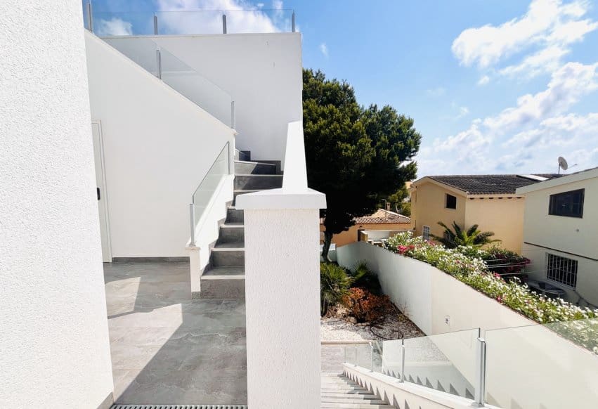 6 quarto Moradia para venda em Torrevieja com piscina - 1 050 000 € (Ref: 9293677)