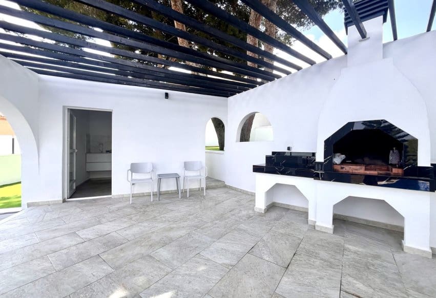 6 quarto Moradia para venda em Torrevieja com piscina - 1 050 000 € (Ref: 9293677)